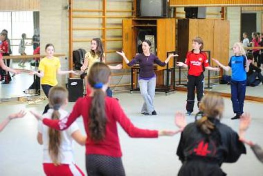 Uma outra forma de ensinar a Dança.... Uma outra forma de ensinar a Dança....